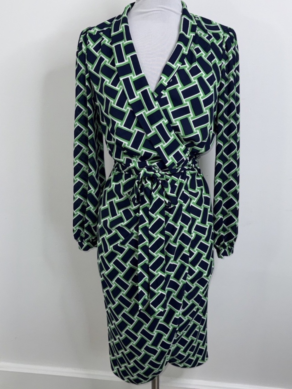 DVF DIANE VON FURSTENBERG Wrap Dress SZ 8 Green Navy Blue Geometric Lightweight